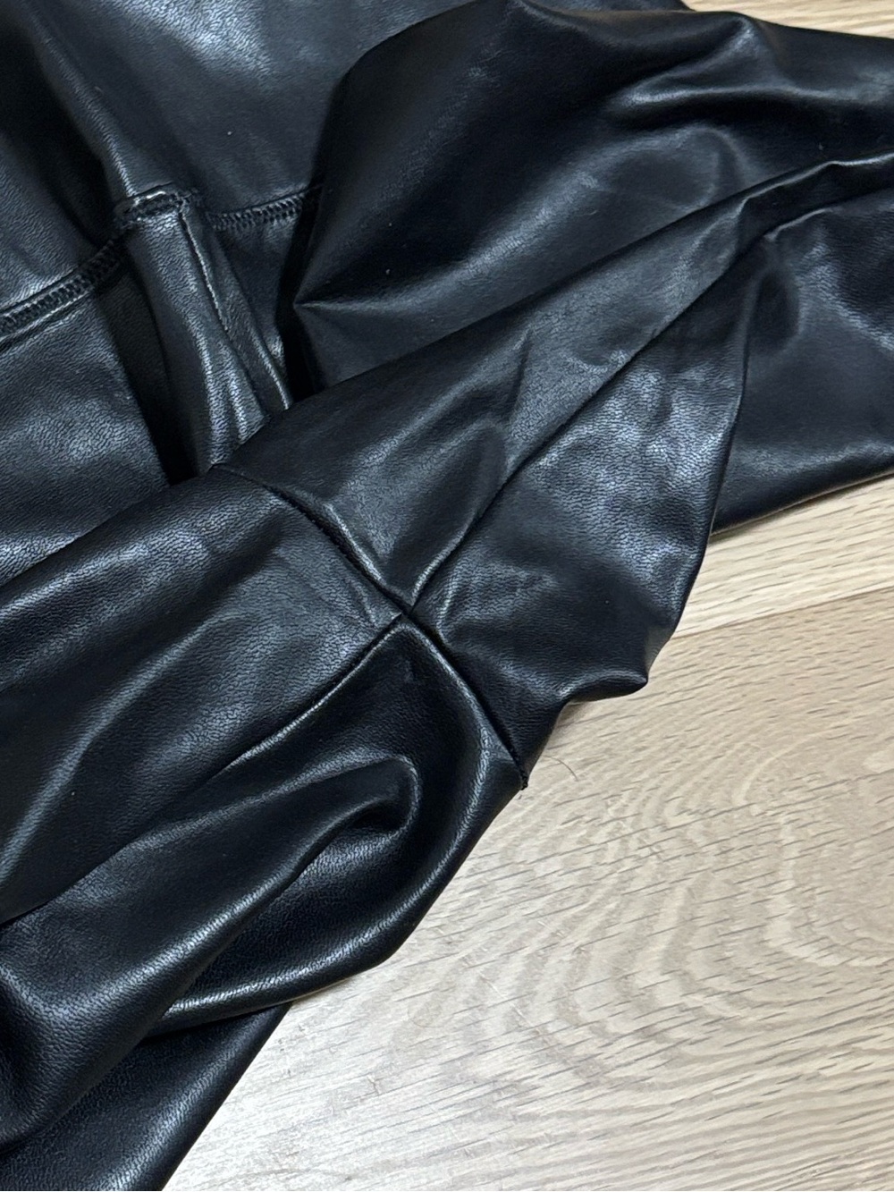 Wilfred Free (M) Aritzia Daria Vegan Leather Pant Legging Black Sleek Soft - Picture 8 of 14